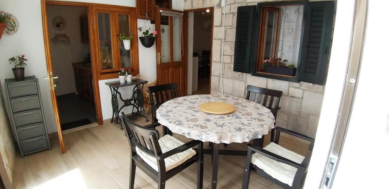 Apartment Pjaca Postira Exterior photo